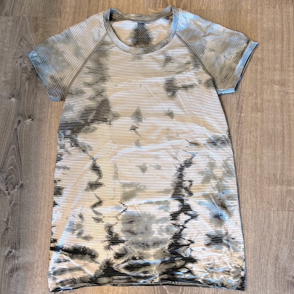 lululemon athletica Tops - Lululemon Swiftly Tech Short Sleeve Shirt, Size 8